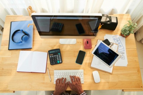 a picture of a computer and calculator - When is an Employee Entitled to Overtime Pay